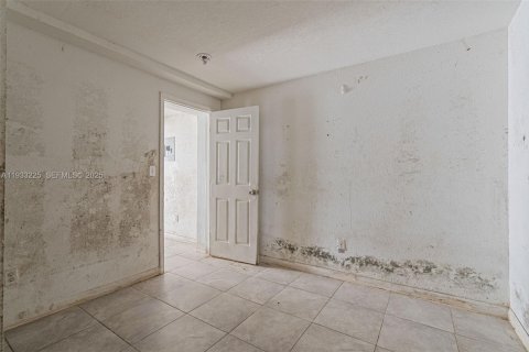 Propiedad comercial en venta en Miami, Florida № 1991091 - foto 7