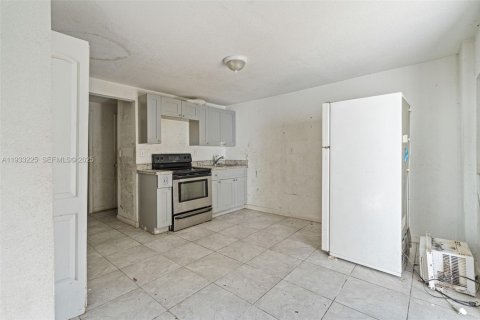 Propiedad comercial en venta en Miami, Florida № 1991091 - foto 5