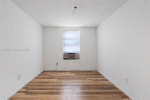 Propiedad comercial en venta en Miami, Florida № 1991091 - foto 23