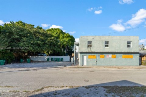 Propiedad comercial en venta en Miami, Florida № 1991091 - foto 1