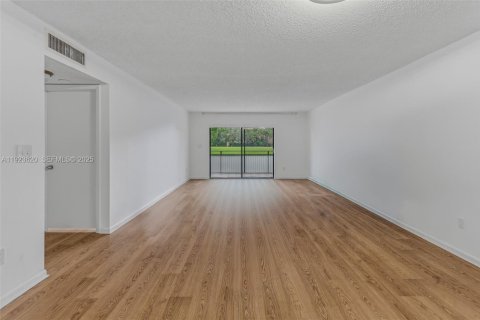 Copropriété à vendre à Weston, Floride: 2 chambres, 120.03 m2 № 1982072 - photo 10