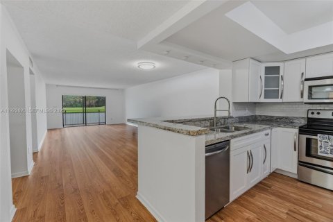 Copropriété à vendre à Weston, Floride: 2 chambres, 120.03 m2 № 1982072 - photo 4