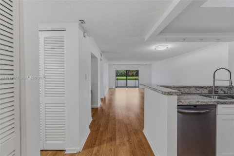 Copropriété à vendre à Weston, Floride: 2 chambres, 120.03 m2 № 1982072 - photo 6