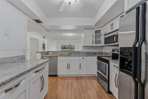 Copropriété à vendre à Weston, Floride: 2 chambres, 120.03 m2 № 1982072 - photo 1