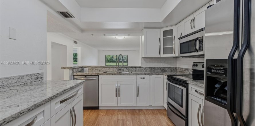 Condo à Weston, Floride, 2 chambres  № 1982072