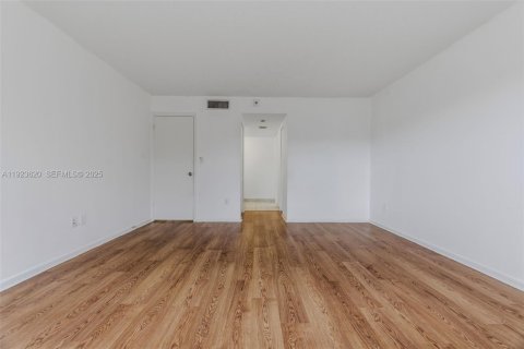 Copropriété à vendre à Weston, Floride: 2 chambres, 120.03 m2 № 1982072 - photo 11