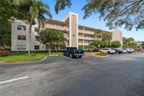 Condo in Coconut Creek, Florida, 2 bedrooms  № 2042376 - photo 2