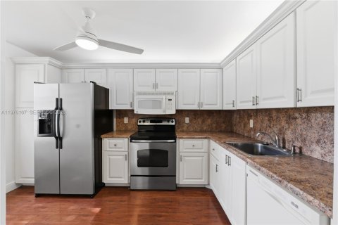 Condo in Coconut Creek, Florida, 2 bedrooms  № 2042376 - photo 6