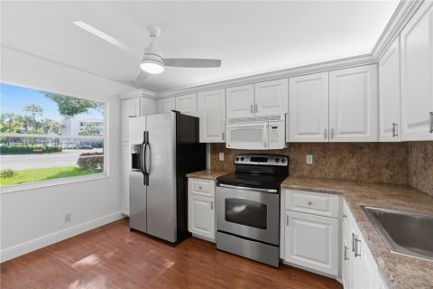 Condo in Coconut Creek, Florida, 2 bedrooms  № 2042376 - photo 5