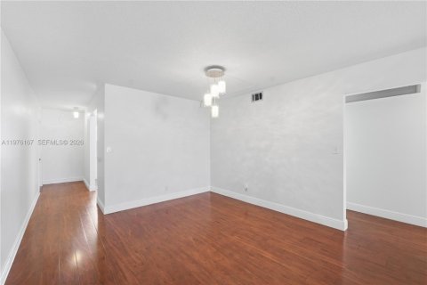 Condo in Coconut Creek, Florida, 2 bedrooms  № 2042376 - photo 10