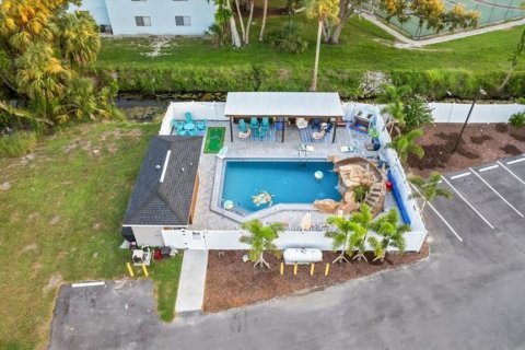 Commercial property in Bradenton, Florida 1437.76 sq.m. № 1914996 - photo 4