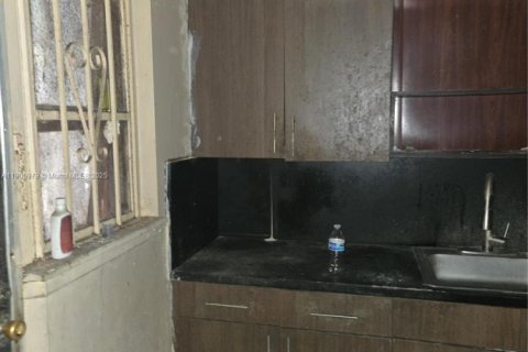House in North Miami, Florida 2 bedrooms, 103.12 sq.m. № 1953146 - photo 18