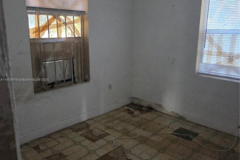 House in North Miami, Florida 2 bedrooms, 103.12 sq.m. № 1953146 - photo 16