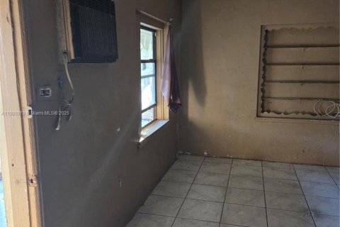 House in North Miami, Florida 2 bedrooms, 103.12 sq.m. № 1953146 - photo 27