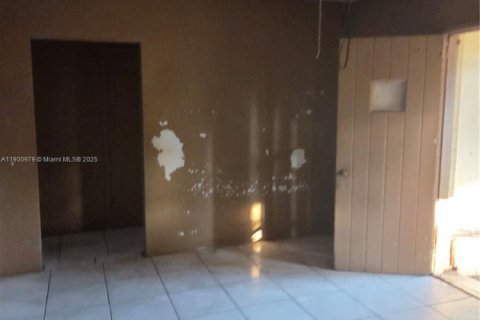 House in North Miami, Florida 2 bedrooms, 103.12 sq.m. № 1953146 - photo 26