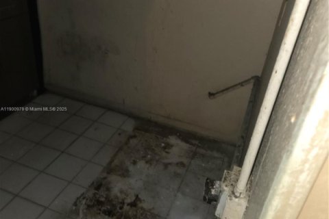 House in North Miami, Florida 2 bedrooms, 103.12 sq.m. № 1953146 - photo 8