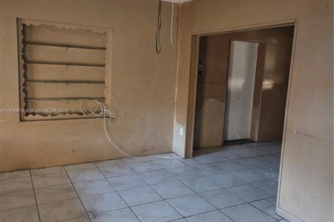 House in North Miami, Florida 2 bedrooms, 103.12 sq.m. № 1953146 - photo 24