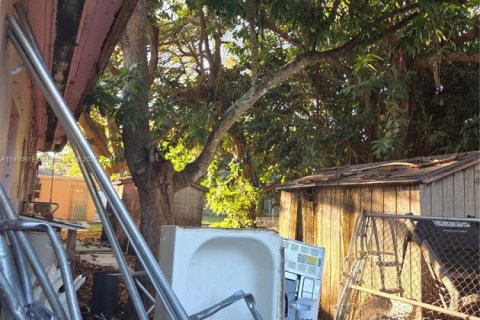 House in North Miami, Florida 2 bedrooms, 103.12 sq.m. № 1953146 - photo 6
