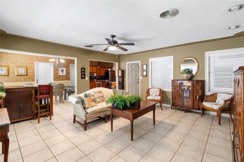 House in Saint Petersburg, Florida 3 bedrooms, 203.46 sq.m. № 2303034 - photo 10