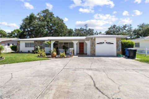 House in Saint Petersburg, Florida 3 bedrooms, 203.46 sq.m. № 2303034 - photo 5
