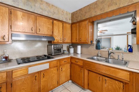 House in Saint Petersburg, Florida 3 bedrooms, 203.46 sq.m. № 2303034 - photo 17