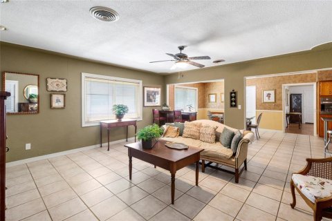 House in Saint Petersburg, Florida 3 bedrooms, 203.46 sq.m. № 2303034 - photo 9