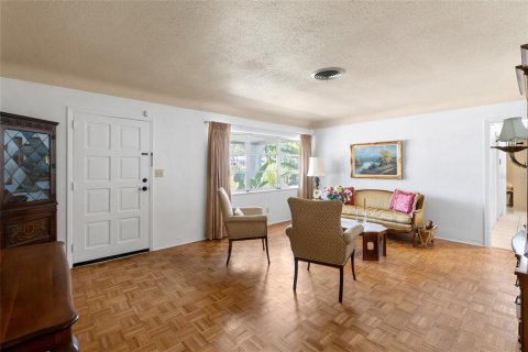 House in Saint Petersburg, Florida 3 bedrooms, 203.46 sq.m. № 2303034 - photo 6