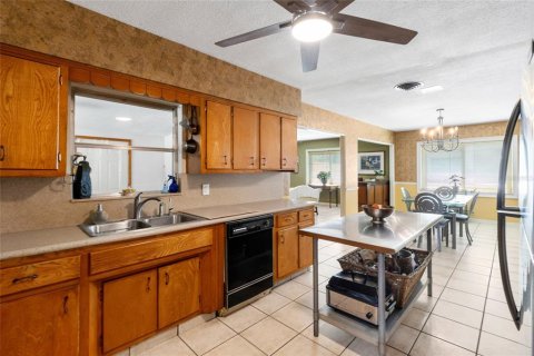 House in Saint Petersburg, Florida 3 bedrooms, 203.46 sq.m. № 2303034 - photo 16