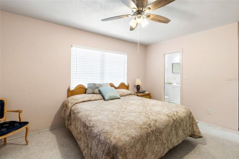 House in Saint Petersburg, Florida 3 bedrooms, 203.46 sq.m. № 2303034 - photo 27