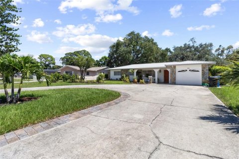 House in Saint Petersburg, Florida 3 bedrooms, 203.46 sq.m. № 2303034 - photo 4