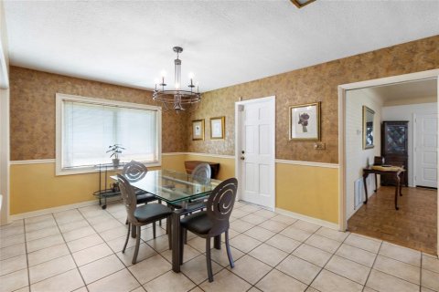 House in Saint Petersburg, Florida 3 bedrooms, 203.46 sq.m. № 2303034 - photo 13