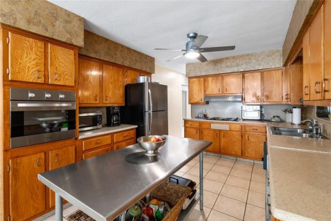 House in Saint Petersburg, Florida 3 bedrooms, 203.46 sq.m. № 2303034 - photo 18