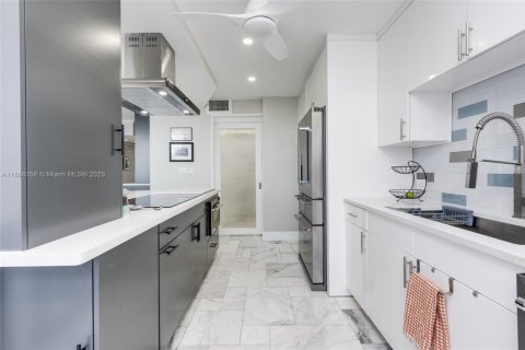 Condo in Boca Raton, Florida, 2 bedrooms  № 1897259 - photo 12