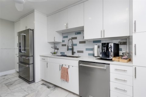 Condo in Boca Raton, Florida, 2 bedrooms  № 1897259 - photo 8