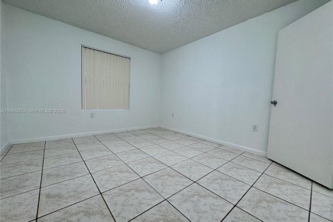 Condo in Miami, Florida, 1 bedroom  № 2026381 - photo 9