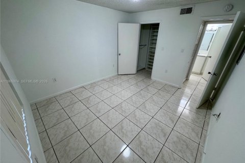 Condo in Miami, Florida, 1 bedroom  № 2026381 - photo 6