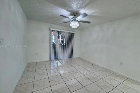 Condo in Miami, Florida, 1 bedroom  № 2026381 - photo 7