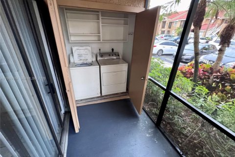 Condo in Miami, Florida, 1 bedroom  № 2026381 - photo 10