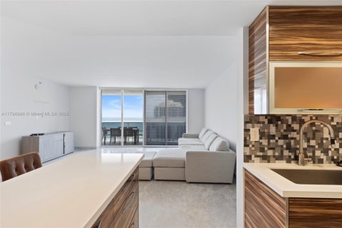 Condominio en venta en Sunny Isles Beach, Florida, 2 dormitorios, 147.81 m2 № 1671507 - foto 14