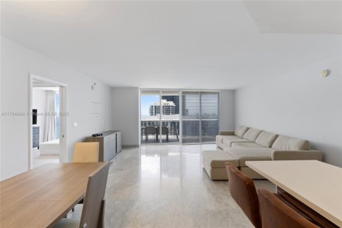 Condominio en venta en Sunny Isles Beach, Florida, 2 dormitorios, 147.81 m2 № 1671507 - foto 2