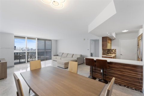 Condominio en venta en Sunny Isles Beach, Florida, 2 dormitorios, 147.81 m2 № 1671507 - foto 3