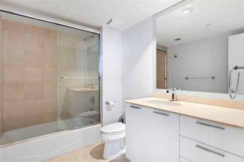 Condominio en venta en Sunny Isles Beach, Florida, 2 dormitorios, 147.81 m2 № 1671507 - foto 28