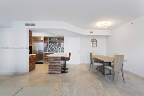 Condominio en venta en Sunny Isles Beach, Florida, 2 dormitorios, 147.81 m2 № 1671507 - foto 7