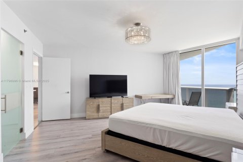 Condominio en venta en Sunny Isles Beach, Florida, 2 dormitorios, 147.81 m2 № 1671507 - foto 18