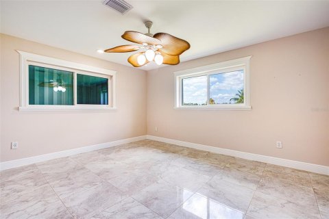 Casa en venta en Fort Myers, Florida, 3 dormitorios, 210.24 m2 № 1778417 - foto 18