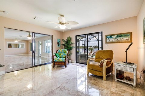 Casa en venta en Fort Myers, Florida, 3 dormitorios, 210.24 m2 № 1778417 - foto 22