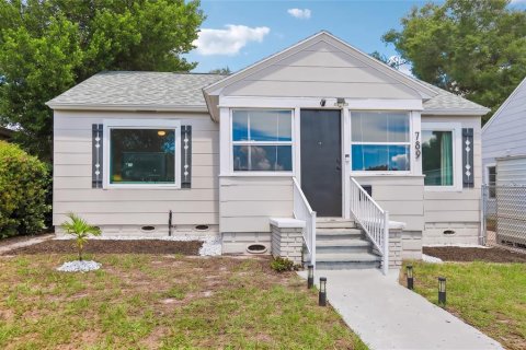 House in Saint Petersburg, Florida 2 bedrooms, 75.81 sq.m. № 2355130