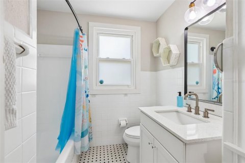 House in Saint Petersburg, Florida 2 bedrooms, 75.81 sq.m. № 2355130 - photo 14