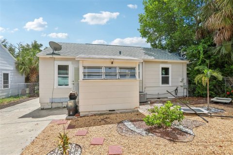 House in Saint Petersburg, Florida 2 bedrooms, 75.81 sq.m. № 2355130 - photo 21