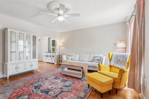 House in Saint Petersburg, Florida 2 bedrooms, 75.81 sq.m. № 2355130 - photo 4